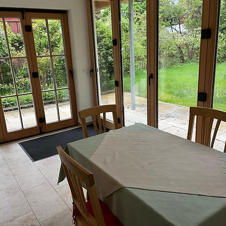 Barrierefreie 3-Zi.-Ferienwohnung Mit Gartenzugang In Ruhiger, Zentrumsnaher Lage Oberammergau Dış mekan fotoğraf